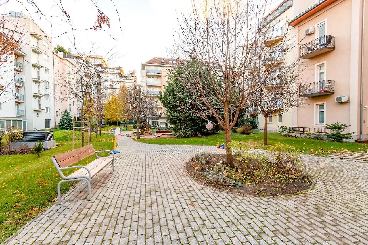 Tranquil Apartment With Free Parking And Garden Connection In The Downtown Budapešť 0*,  Maďarsko