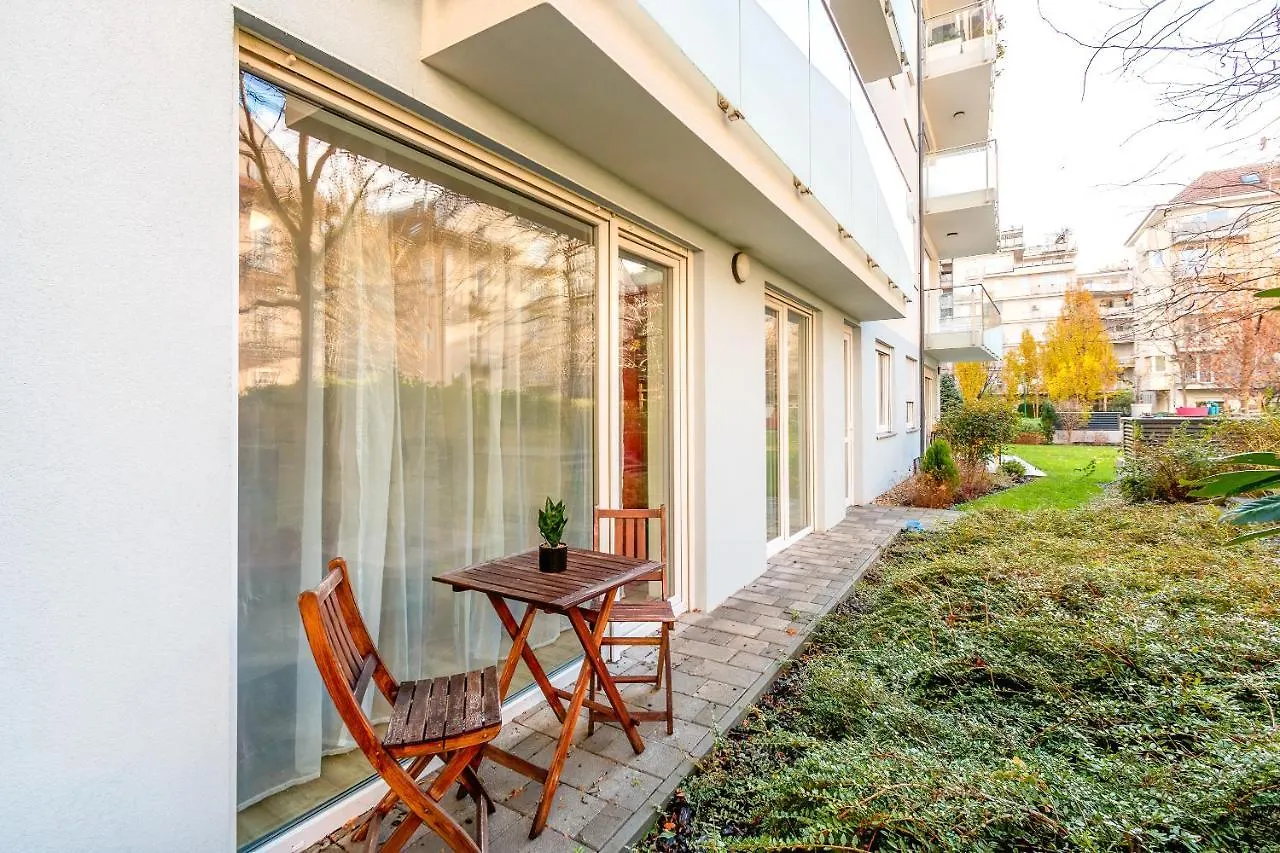 Tranquil Apartment With Free Parking And Garden Connection In The Downtown Budapešť