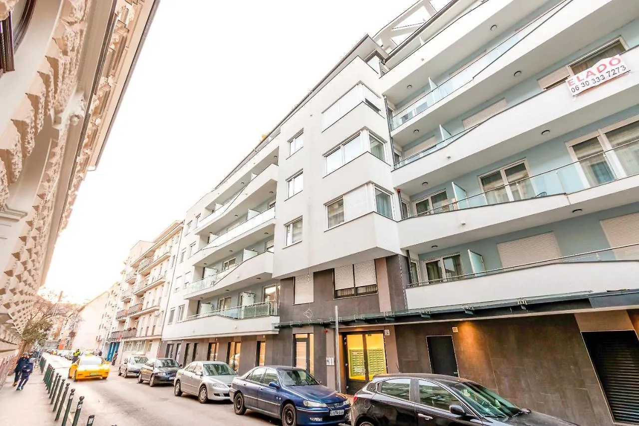 Tranquil Apartment With Free Parking And Garden Connection In The Downtown Budapešť