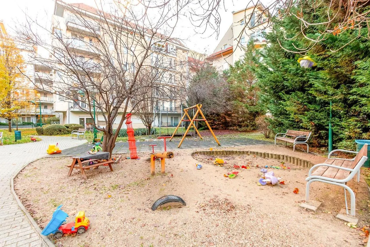 Tranquil Apartment With Free Parking And Garden Connection In The Downtown 布达佩斯